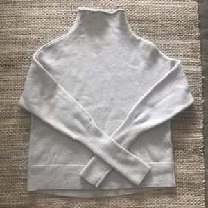 Aritzia Wilfred Cyprie sweater size medium in gray